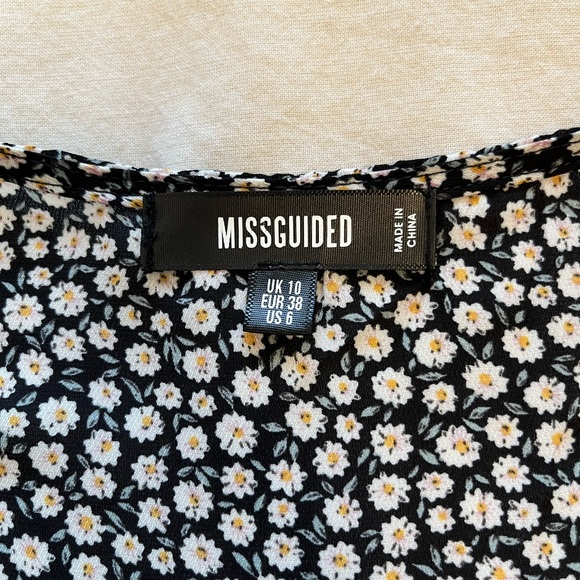 Size 6 Missguided Ditsy Floral Oversized Shift Dress - Picture 3 of 3